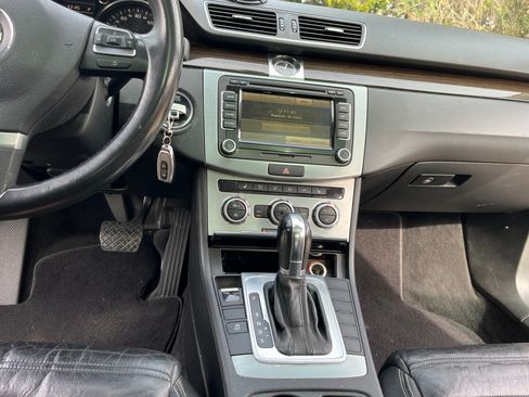 Used 2013 Volkswagen CC Lux image 24