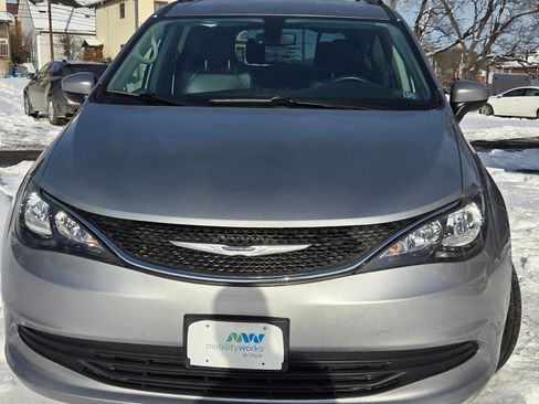 Used 2020 Chrysler Voyager Lxi image 9