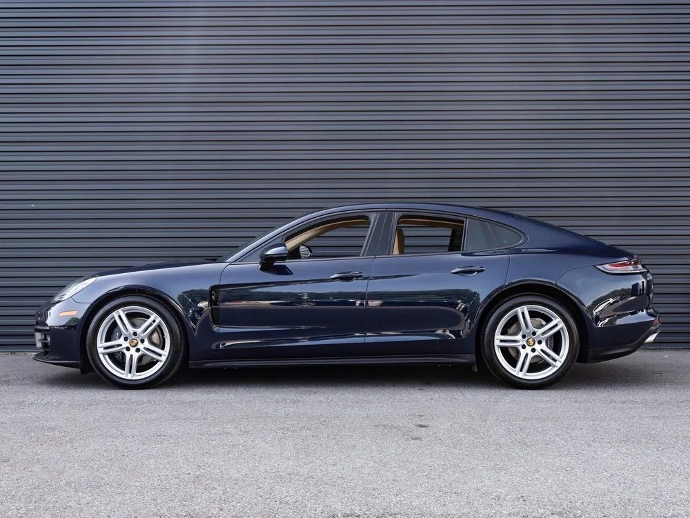 Used 2023 Porsche Panamera image 1
