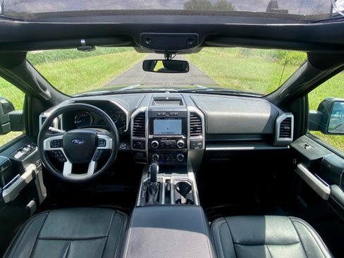Used 2019 Ford F150 Lariat w/ Equipment Group 502A Luxury AWD/4WD image 11
