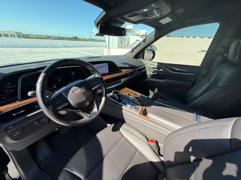 Used 2024 Cadillac Escalade ESV Luxury image 13