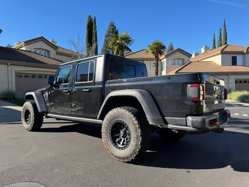 Used 2024 Jeep Gladiator Rubicon w/ Technology Group image 6