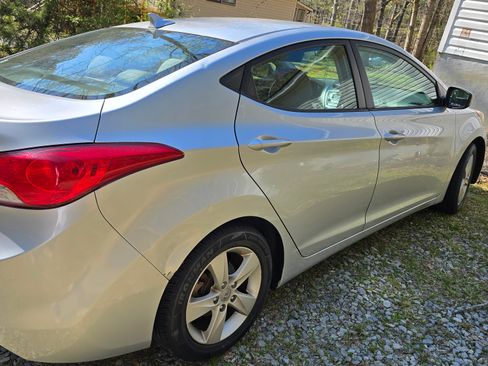 Used 2013 Hyundai Elantra GLS w/ Preferred Pkg image 4