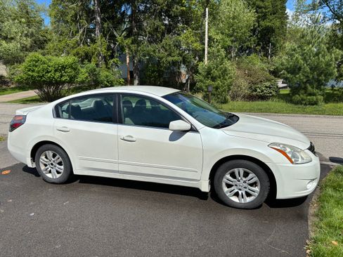 Used 2011 Nissan Altima 2.5 S w/ Special Edition Pkg FWD image 5