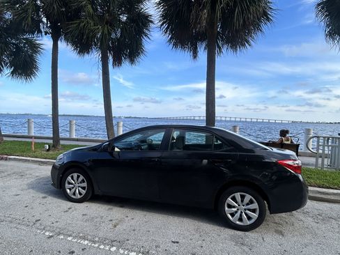 Used 2015 Toyota Corolla LE FWD image 13