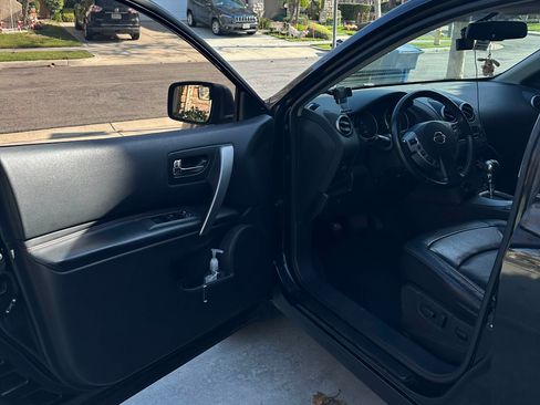 Used 2010 Nissan Rogue SL w/ Leather Pkg image 10