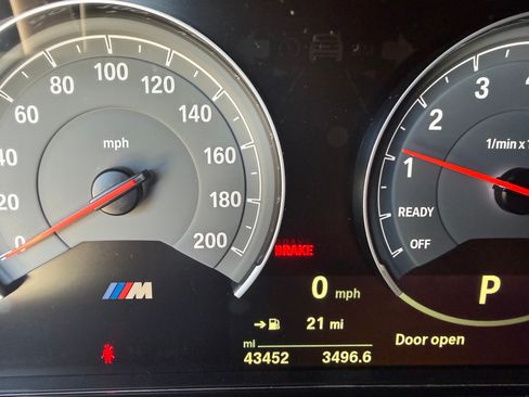 Used 2020 BMW M4 CS w/ Executive Package image 2