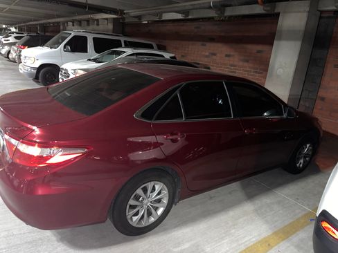 Used 2017 Toyota Camry LE image 4