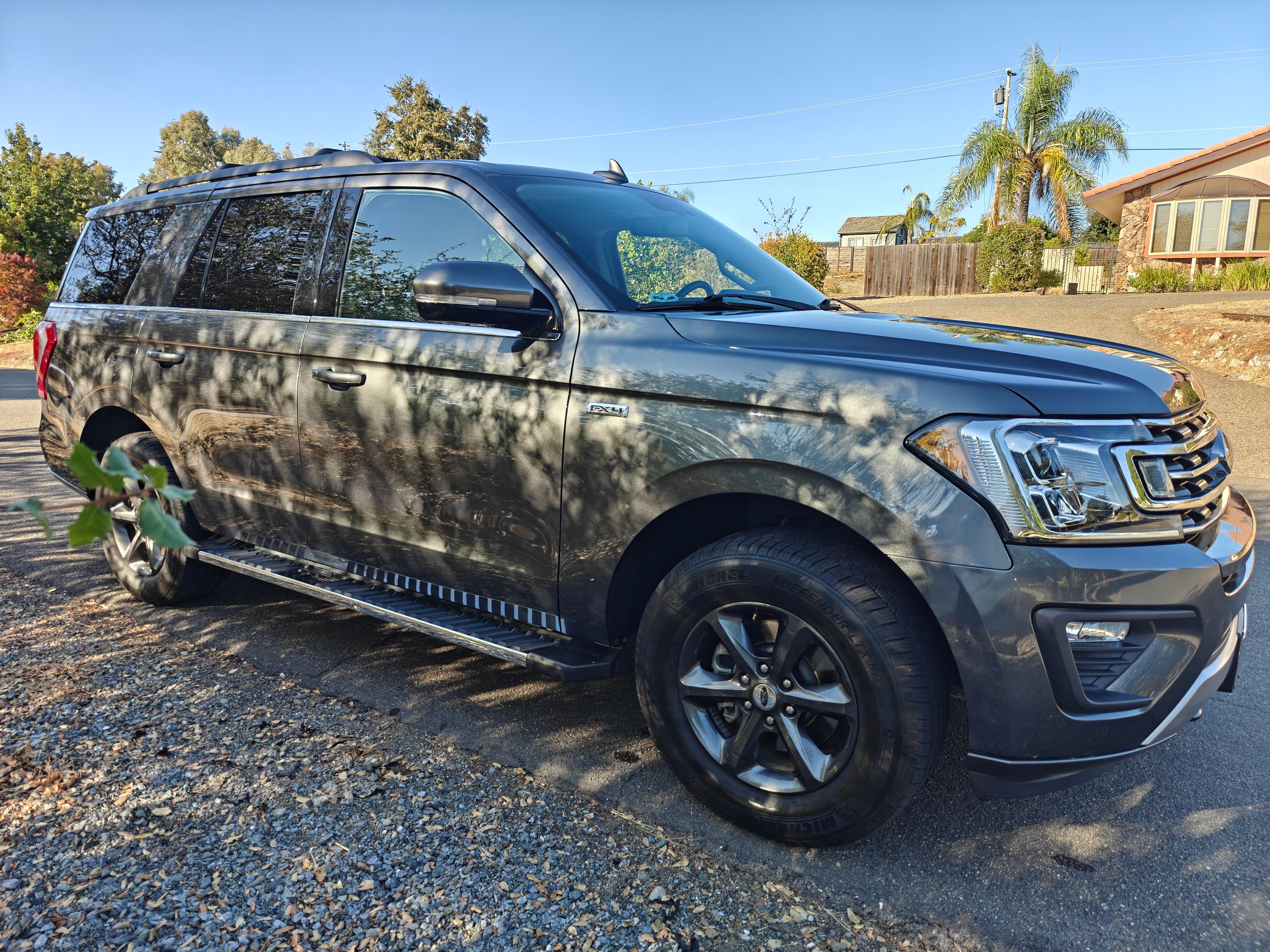 Used 2018 Ford Expedition XLT w/ Equipment Group 202A AWD/4WD image 6