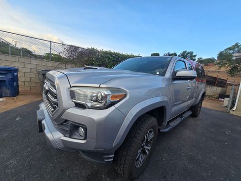 Used 2016 Toyota Tacoma TRD Sport w/ Towing Package RWD image 14