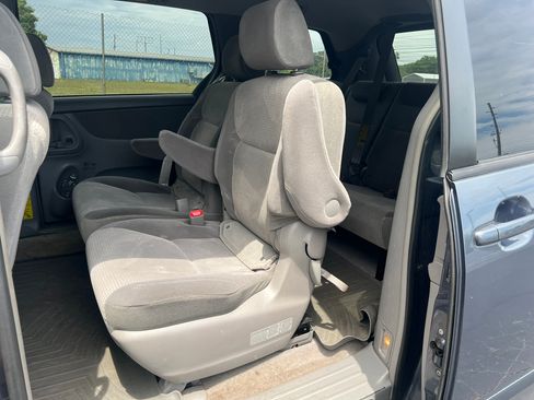 Used 2008 Toyota Sienna FWD image 5