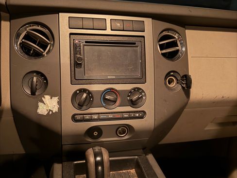 Used 2008 Ford Expedition XLT image 4