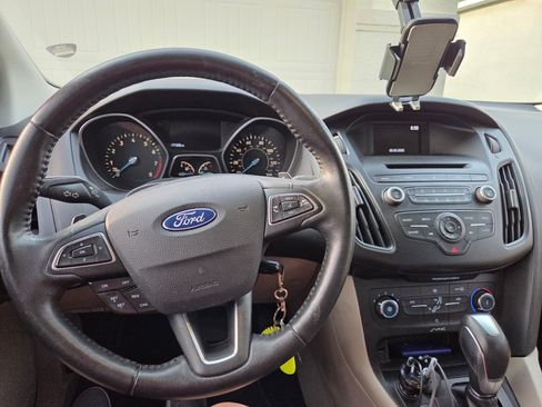 Used 2015 Ford Focus SE w/ SE Sport Package FWD image 13
