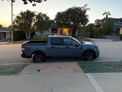 Used 2025 Ford Maverick XLT image 1