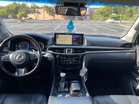 Used 2018 Lexus LX 570 4WD image 27
