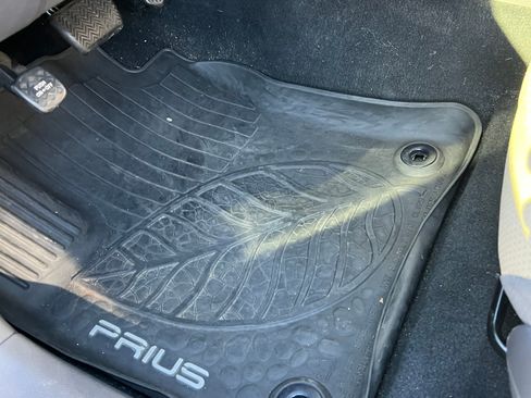 Used 2017 Toyota Prius Four Touring image 9