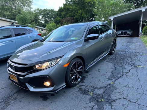 Used 2018 Honda Civic Sport image 8