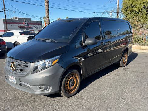 Used 2020 Mercedes-Benz Metris image 10