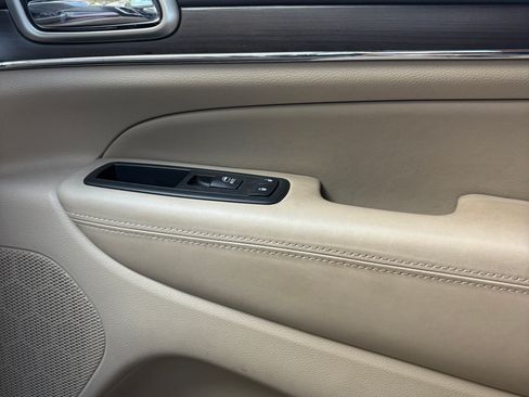 Used 2015 Jeep Grand Cherokee Overland w/ Advanced Technology Group image 16