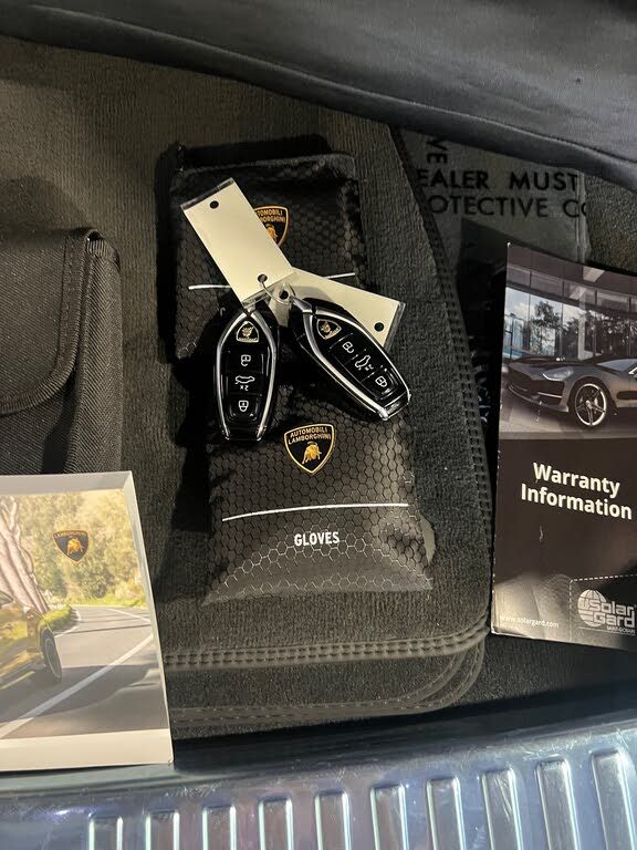 Used 2021 Lamborghini Urus AWD/4WD image 25