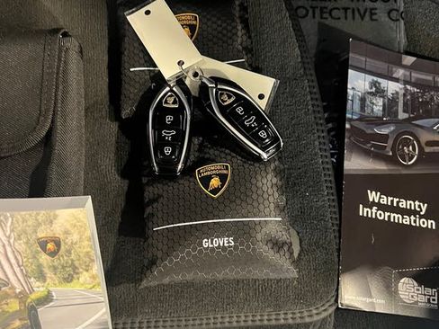 Used 2021 Lamborghini Urus AWD/4WD image 25