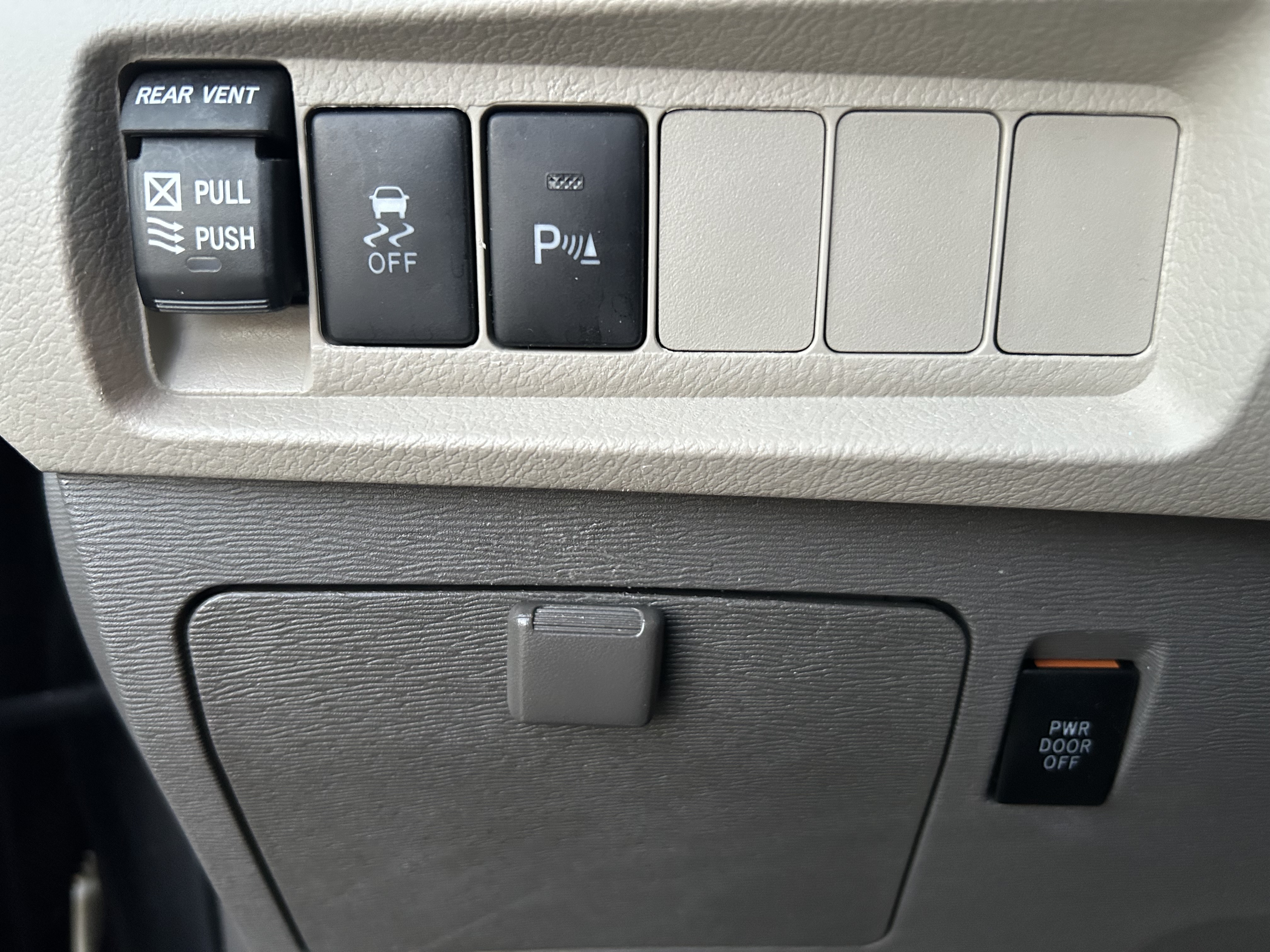 Used 2019 Toyota Sienna XLE Premium AWD/4WD image 23