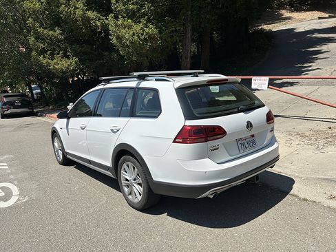 Used 2017 Volkswagen Golf Alltrack S AWD/4WD image 2