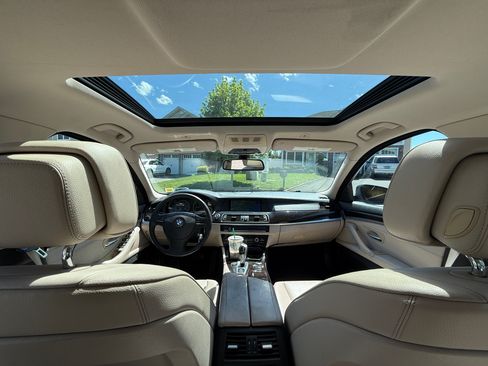 Used 2012 BMW 535i xDrive Sedan AWD/4WD image 8