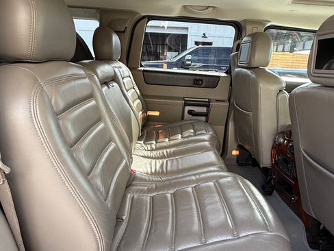 Used 2003 HUMMER H2 w/ Preferred Equipment Group image 9
