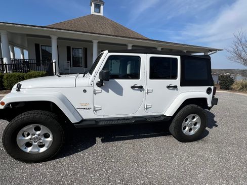 Used 2013 Jeep Wrangler Unlimited Sahara w/ Connectivity Group image 2