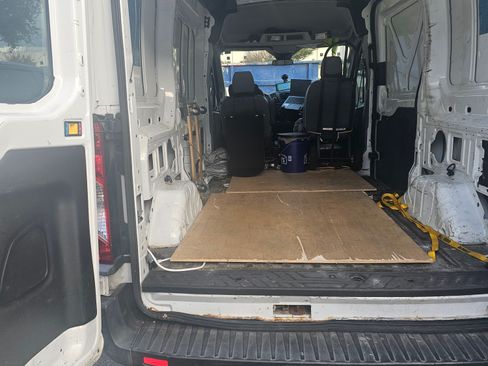 Used 2018 Ford Transit 250 130 Medium Roof image 8