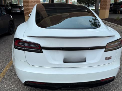 Used 2023 Tesla Model S Plaid image 8