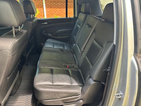 Used 2017 Chevrolet Suburban LT w/ Luxury Package RWD image 19
