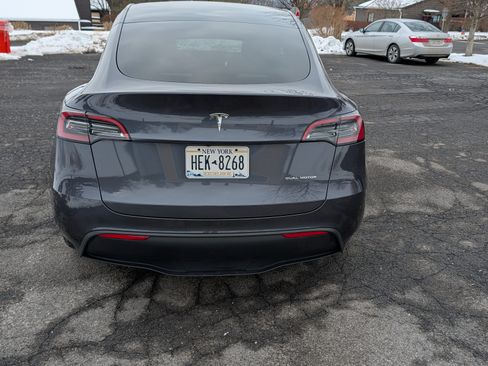 Used 2023 Tesla Model Y Long Range image 2