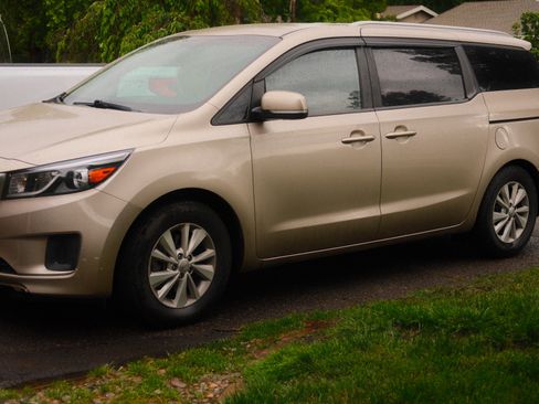 Used 2016 Kia Sedona LX w/ LX Convenience Package image 1