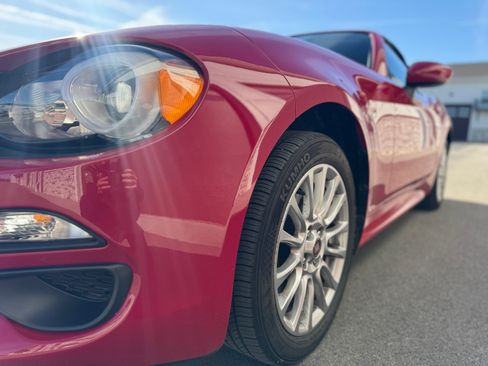 Used 2018 FIAT 124 Spider Classica w/ Technology & Siriusxm Group image 24