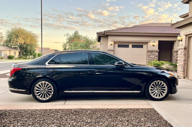 Used 2017 Genesis G90 3.3T Premium RWD image 10