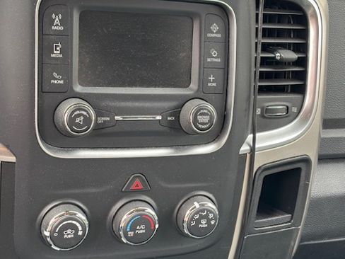 Used 2018 RAM 1500 Classic SLT image 11