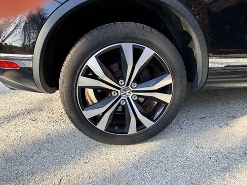 Used 2017 Volkswagen Touareg Wolfsburg Edition image 14