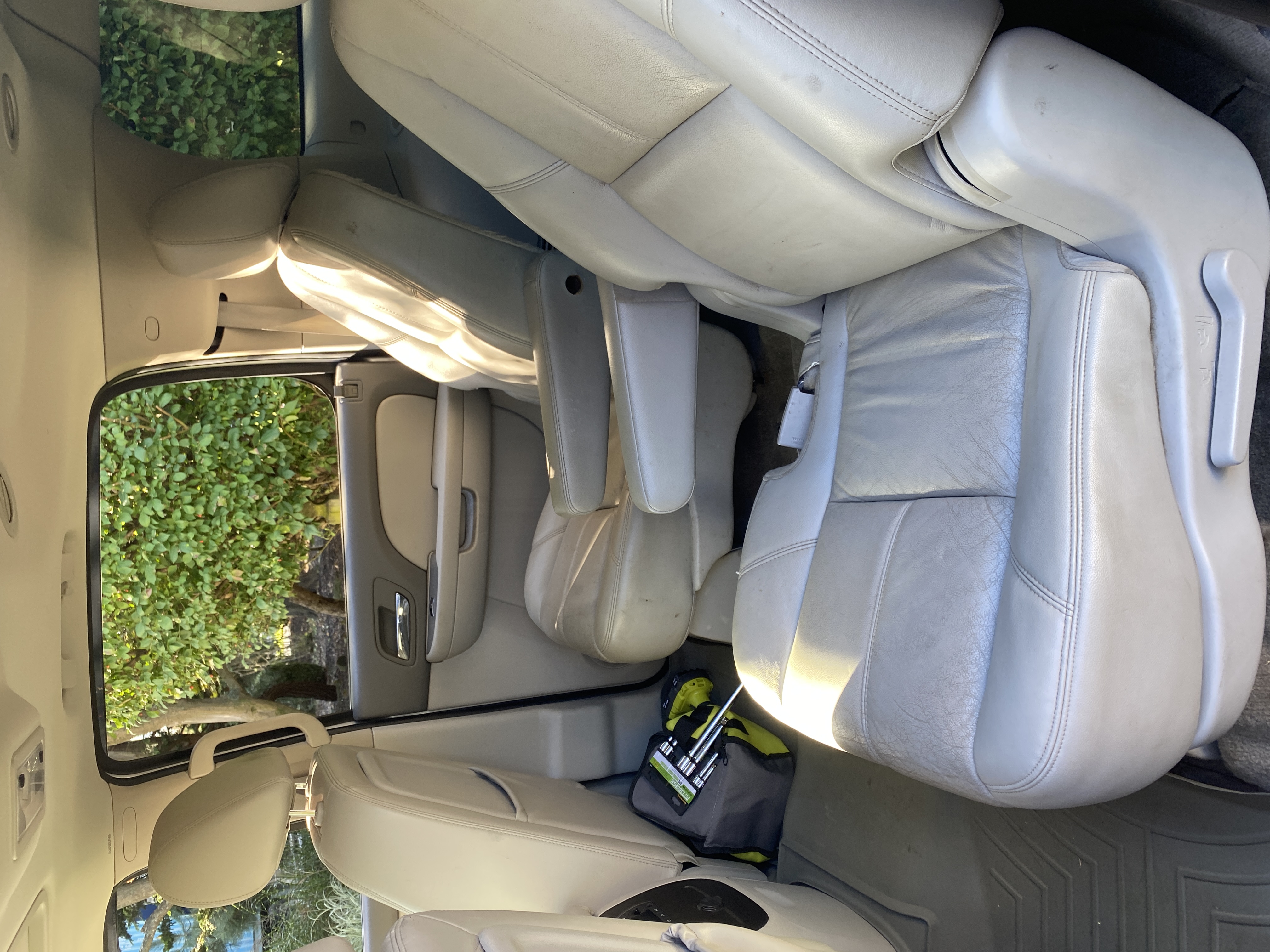 Used 2011 Chevrolet Suburban LT w/ Luxury Package AWD/4WD image 9