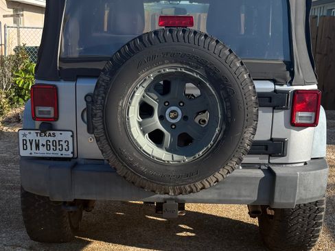 Used 2013 Jeep Wrangler Sport AWD/4WD image 6