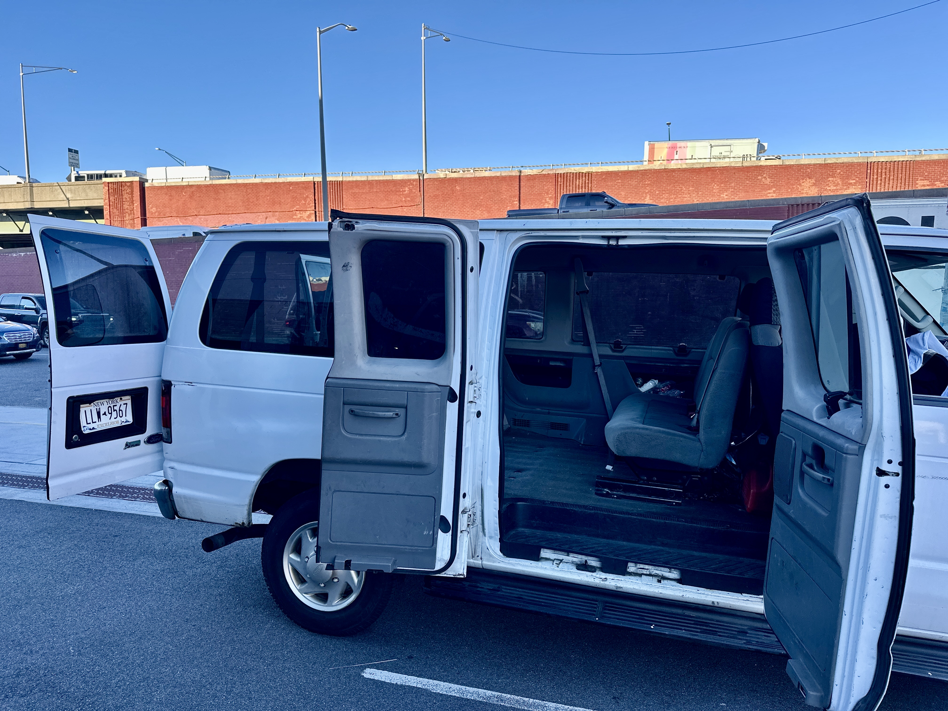 Used 2009 Ford E-350 and Econoline 350 XLT RWD image 12