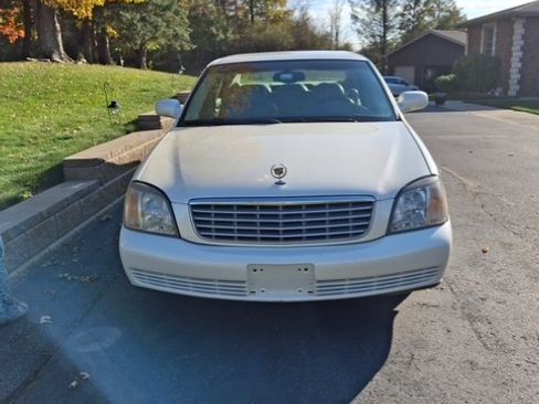 Used 2002 Cadillac De Ville Sedan w/ Comfort/Convenience Pkg image 2