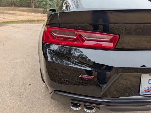 Used 2017 Chevrolet Camaro SS image 20