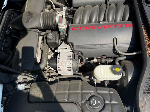 Used 2004 Chevrolet Corvette Coupe RWD image 16