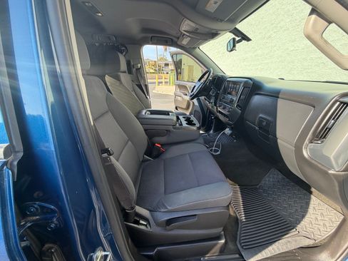 Used 2017 Chevrolet Silverado 1500 LT w/ LT Convenience Package RWD image 5