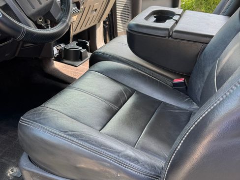 Used 2010 Ford F350 Lariat image 10