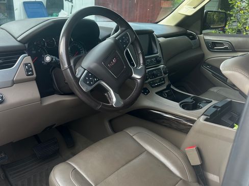 Used 2018 GMC Yukon SLT w/ Premium Edition RWD image 10