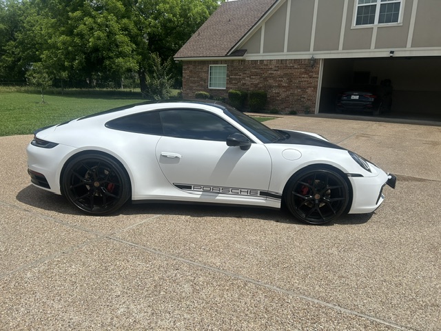 Used 2021 Porsche 911 Carrera w/ Premium Package RWD image 1