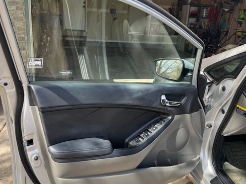 Used 2015 Kia Forte EX image 10